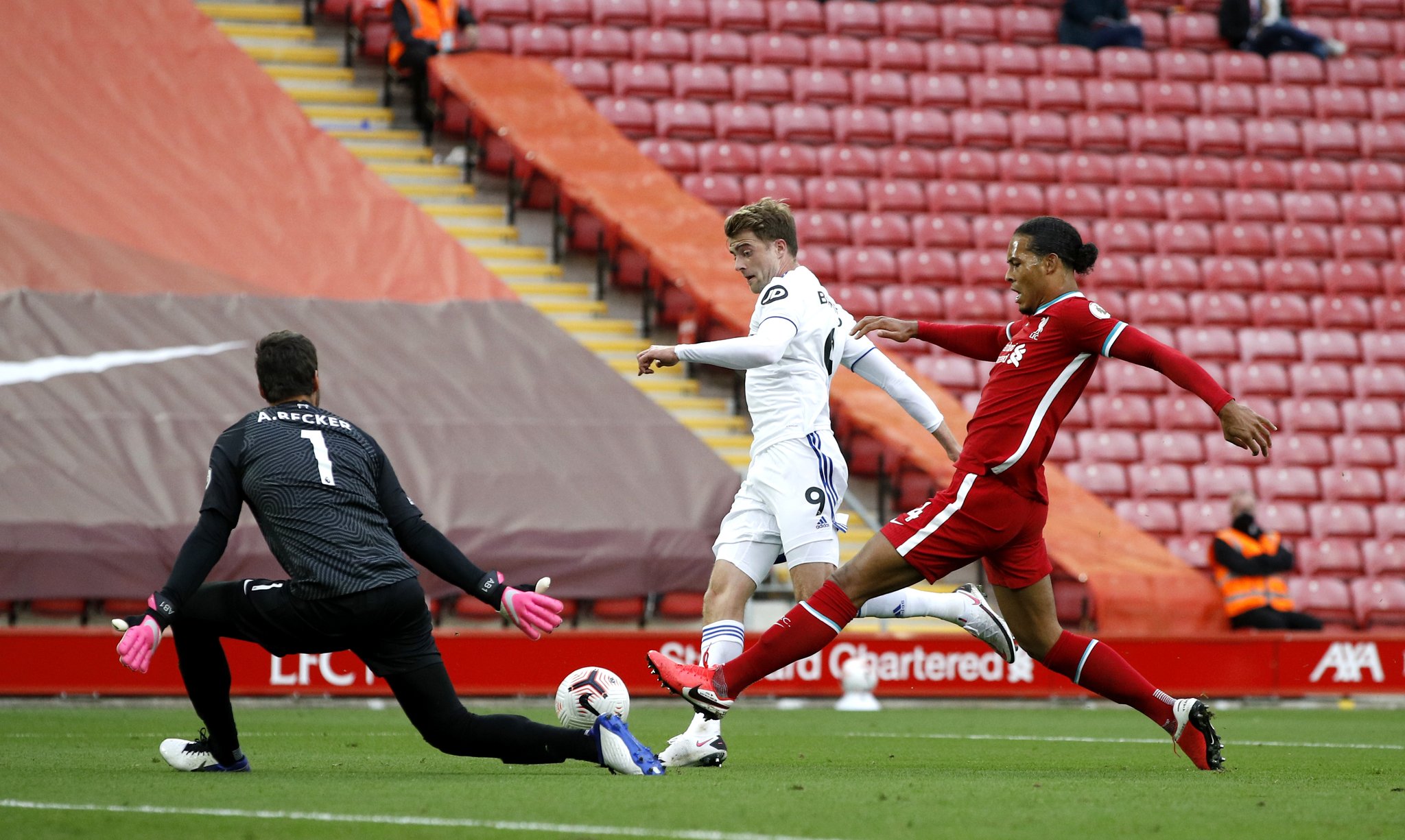 反映出西班 反映出西班